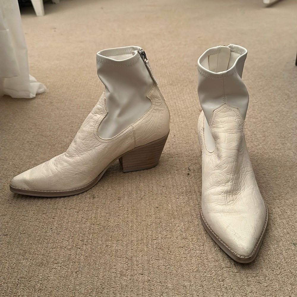 Dolce Vita Size 8 White Western Boot with Heel